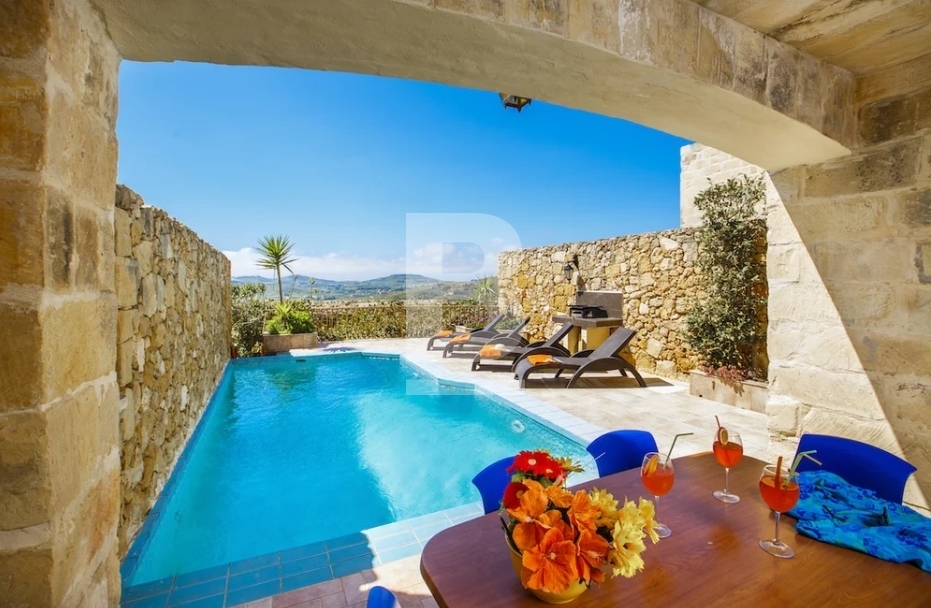 3 bed Villa for rent - Image 1